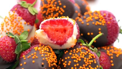 Halloween Chocolate Dipped Strawberries Recipe Video