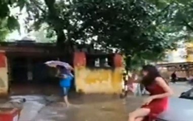 Patna Girl's Photo Shoot To Draw Attention Towards Flood Goes Viral