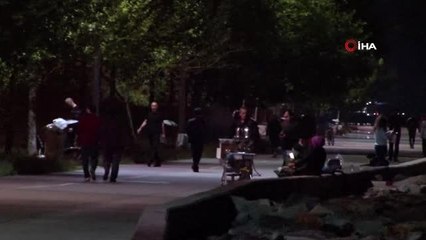 Vatandaşlar sahile koştu, sosyal mesafe kuralı unutuldu