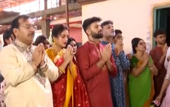 Muslim Cleric Attacks TMC MP Nusrat Jahan For Attending Durga Puja