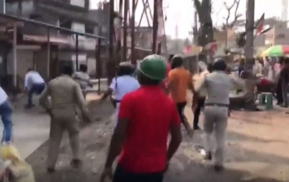 Bengal: BJP, TMC Workers Clash With Each Other In North 24 Parganas