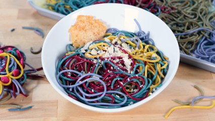 Tải video: You'll Never Want Plain Noodles Again After Making This Colorful Rainbow Pasta