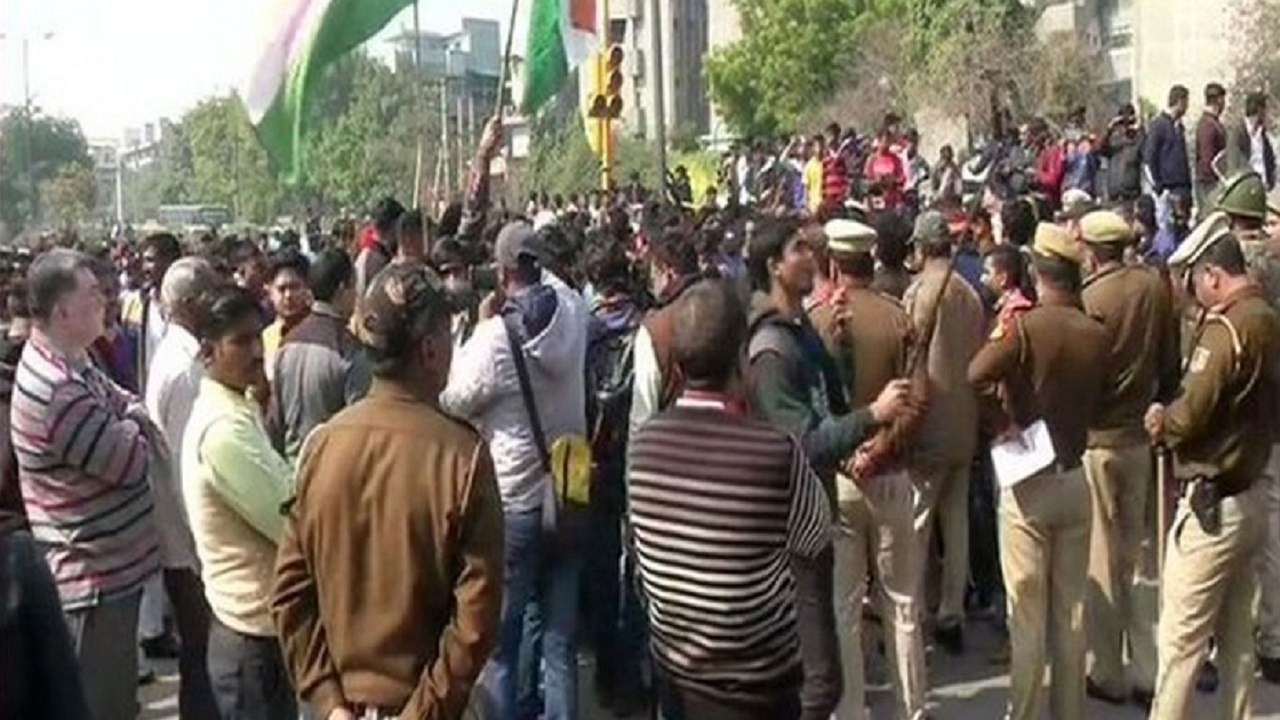 Shaheen Bagh Shopkeepers Meet Senior Police Officials Over Protests