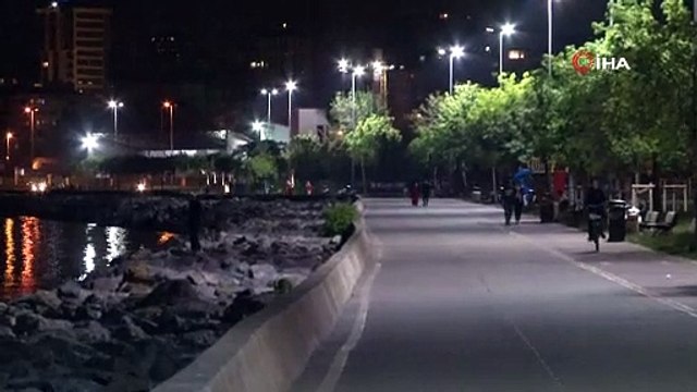 Sahiller doldu taştı, sosyal mesafe kuralı unutuldu