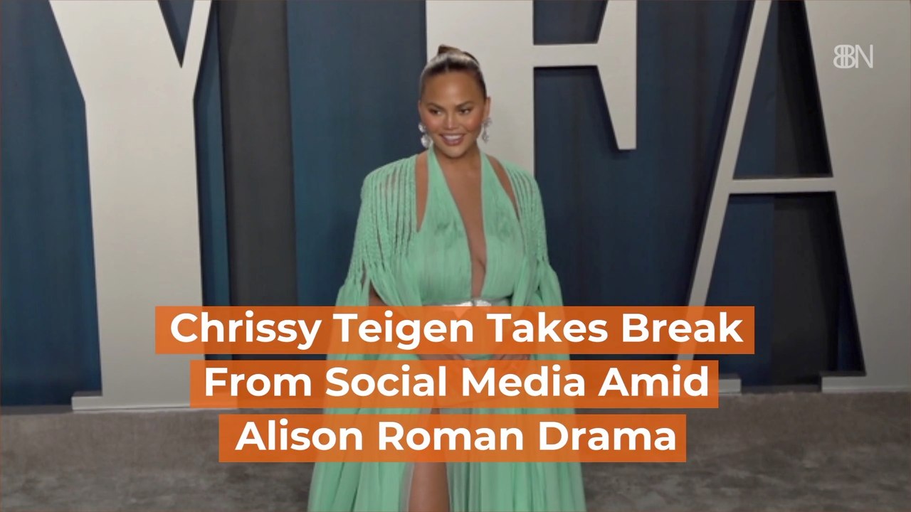 Chrissy Teigen Logs Off