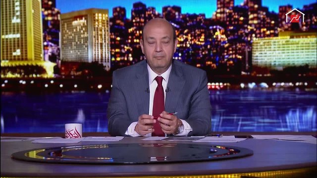 محسوبة بالمنقلة ولا إيه محدش فاهم حاجة.. عمرو أديب يحكي تفاصيل ملاصقة عمارة لمحور الملك سلمان بالهرم