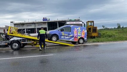 下载视频: Aksident në Lezhë-Milot, një 60-vjeçar në gjendje të rëndë transportohet drejt Tiranës