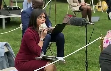 Trump sinirden kürsüyü terk etti