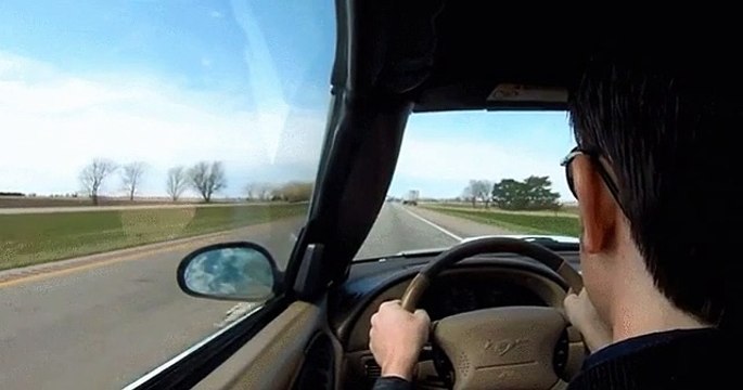 Au volant il s'évanouit et s'en sort indemne la voiture continue de conduire !