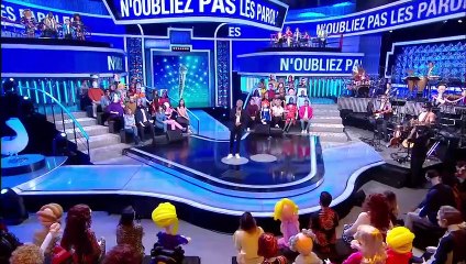 Tải video: Nagui dévoile comment il va combler l’absence du public pour son jeu « N’oubliez pas les paroles » dès demain… et c’est plutôt étonnant ! - VIDEO