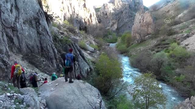 Mercan Vadisi'nin buzul göllerinde ilkbahar güzelliği