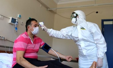 Ön cephede yer alan hemşirelerin bir günü böyle görüntülendi