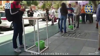 Un bar de Sevilla lleno de clientes es denunciado por incumplir medidas el primer día de la Fase 1