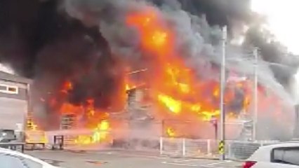 경기 고양시 식품창고에서 불...창고·공장 3개 동 모두 타 / YTN