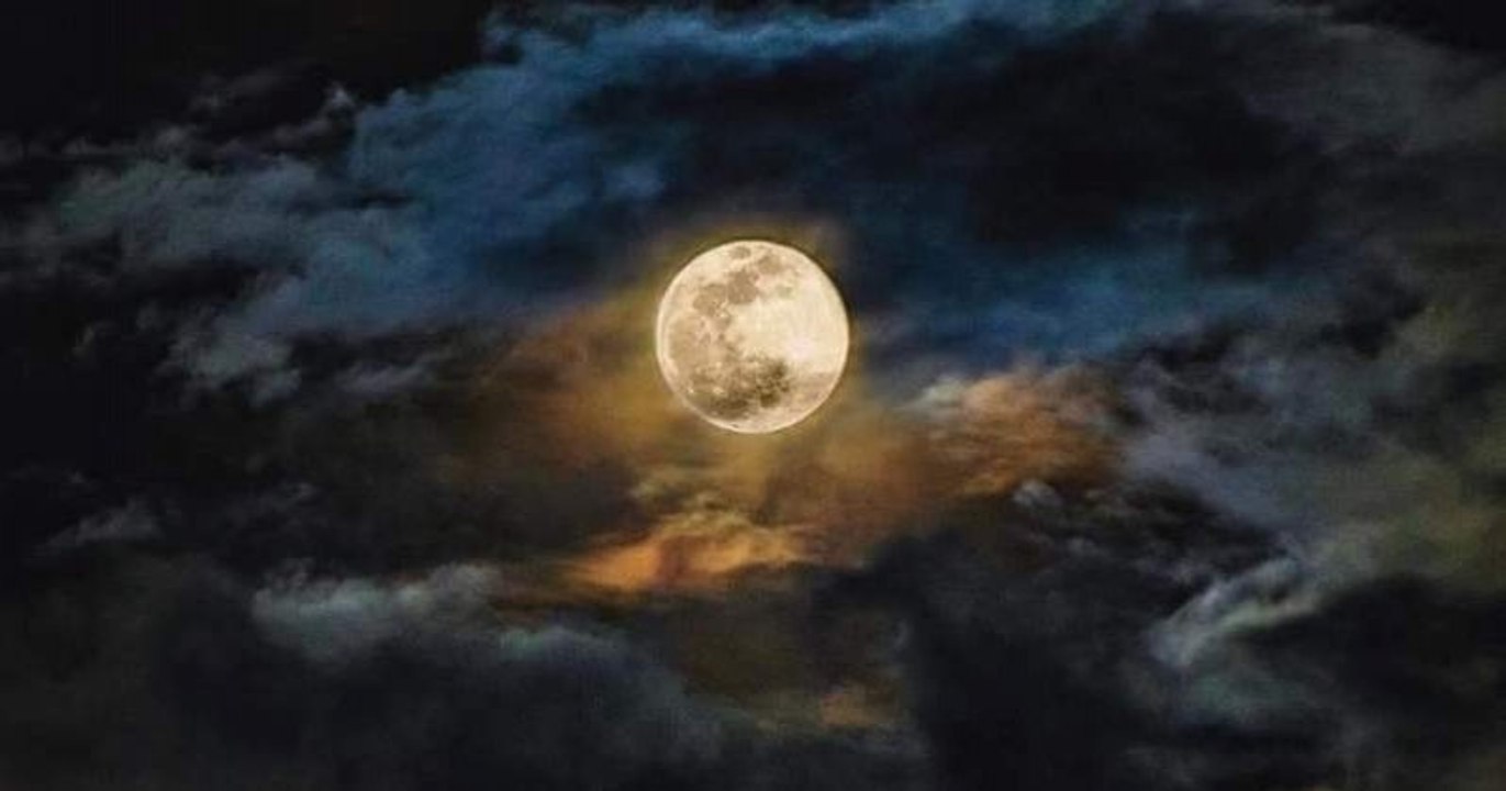 Voici les plus beaux clichés de la super Lune des Fleurs 2020