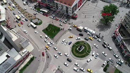 Bursa'da cadde ve meydanlarda yoğunluk