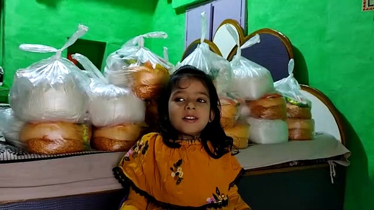 मंदसौर- 5 वर्षीय बालिका ने गुल्लक तोड़ गरीबों को बांटा राशन