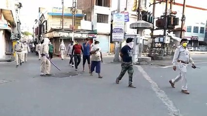 लॉक डाउन में जुवा खेलते जुआरिओं का निकला गया जुलुस