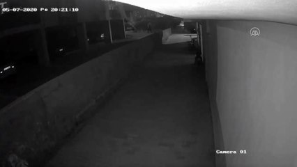 Motosiklet hırsızlığı güvenlik kamerasına yansıdı