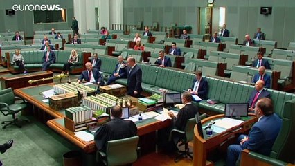 شاهد: نوبة سعال حادة لوزير استرالي أثناء خطاب أمام البرلمان والنتيجة العزل وفحص كورونا