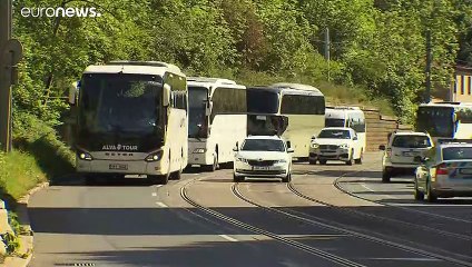 Munkájuk elvesztése miatt tüntettek a buszsofőrök