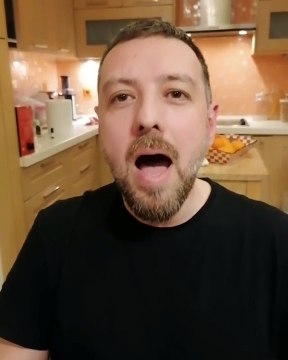 Έξαλλη η Αγγελική Δαλιάνη με τον Μάνο Παπαγιάννη - Τι έμαθε στον γιο τους και την εξόργισε;