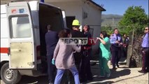 Report TV -VIDEO/ Momenti tragjik kur nxirret pa shenja jete nga pusi një nga viktimat në Berat