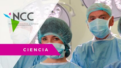 Mé­di­cos cu­ba­nos van tras los ca­sos de CO­VID-19 puer­ta por puer­ta