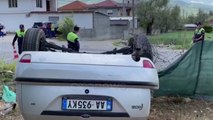 Ora News - Aksident në aksin Elbasan-Librazhd: Përmbyset makina, tre të plagosur