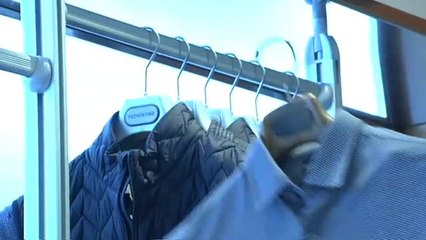 Una plancha de vapor deja la ropa libre de coronavirus