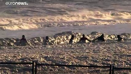 Szörfösök haltak meg a hirtelen támadt viharban Hollandiában