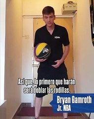 Side-to-Side Dribble Drill with Bryan Gamroth (Spanish Subtitles)