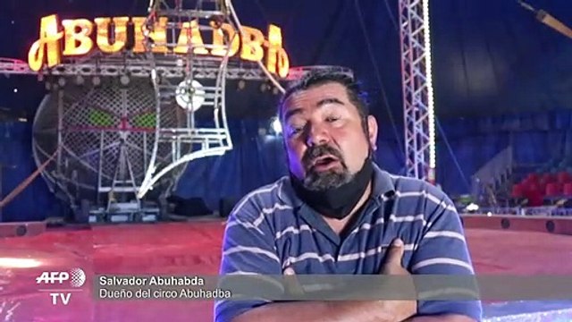 Artistas de un circo boliviano dejan las acrobacias para elaborar pan en medio de pandemia