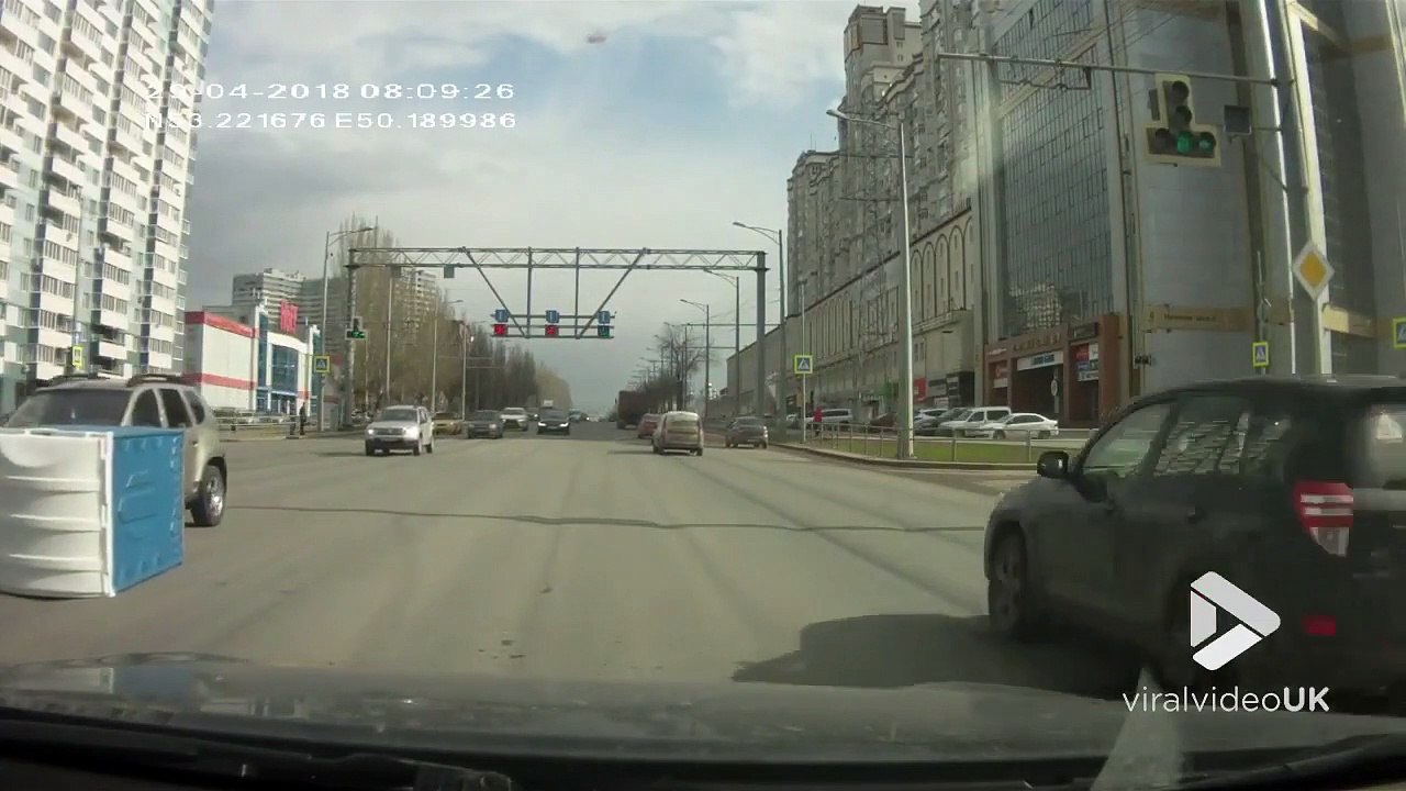 Quand des toilettes de chantier tombent sur l'autoroute