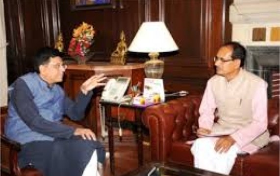 MP CM Shivraj Singh Chouhan and Union minister Piyush Goyal in a dancing avatar