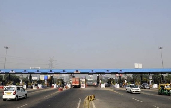 Nation View: Car riders cause chaos at Ghaziabad's Dasna toll tax plaza