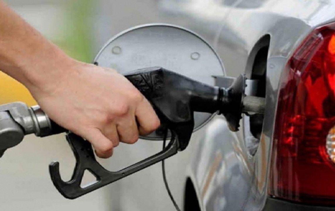 Delhi: Petrol, diesel prices continue to soar