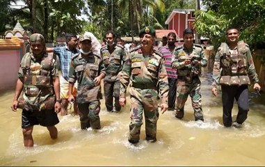 Kerala Floods: CM  Pinarayi Vijayan honours defence personnel