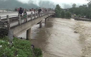 Uttar Pradesh: Rapti river touches danger mark