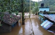 Kerala Floods: Man saves a drowning child in Idukki