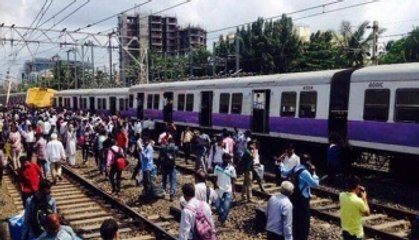 Local train derails in Mumbai