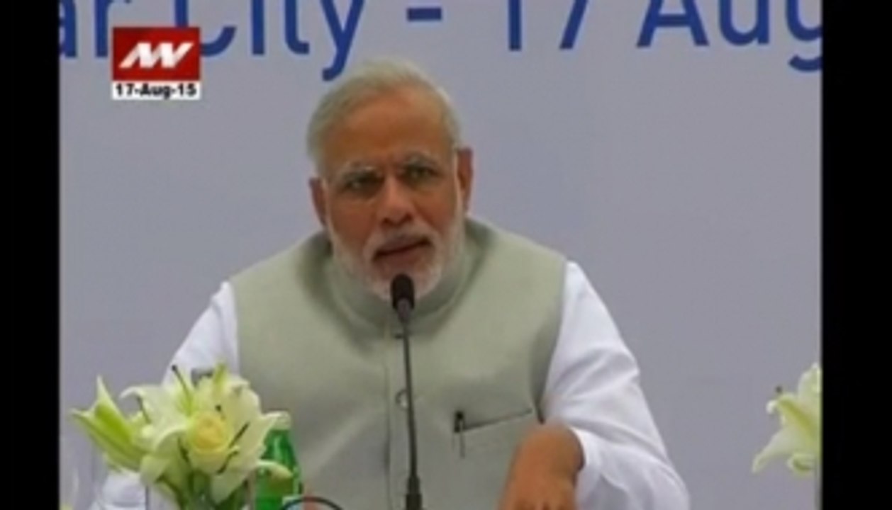 Modi woos investors in UAE