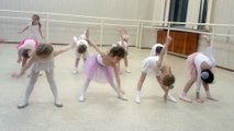 Sophia, Isabella e Alice Aula de Ballet - Aula 11 - coreografia. Alongamento