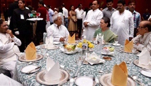 Indian politicians gain mileage from Iftar parties?