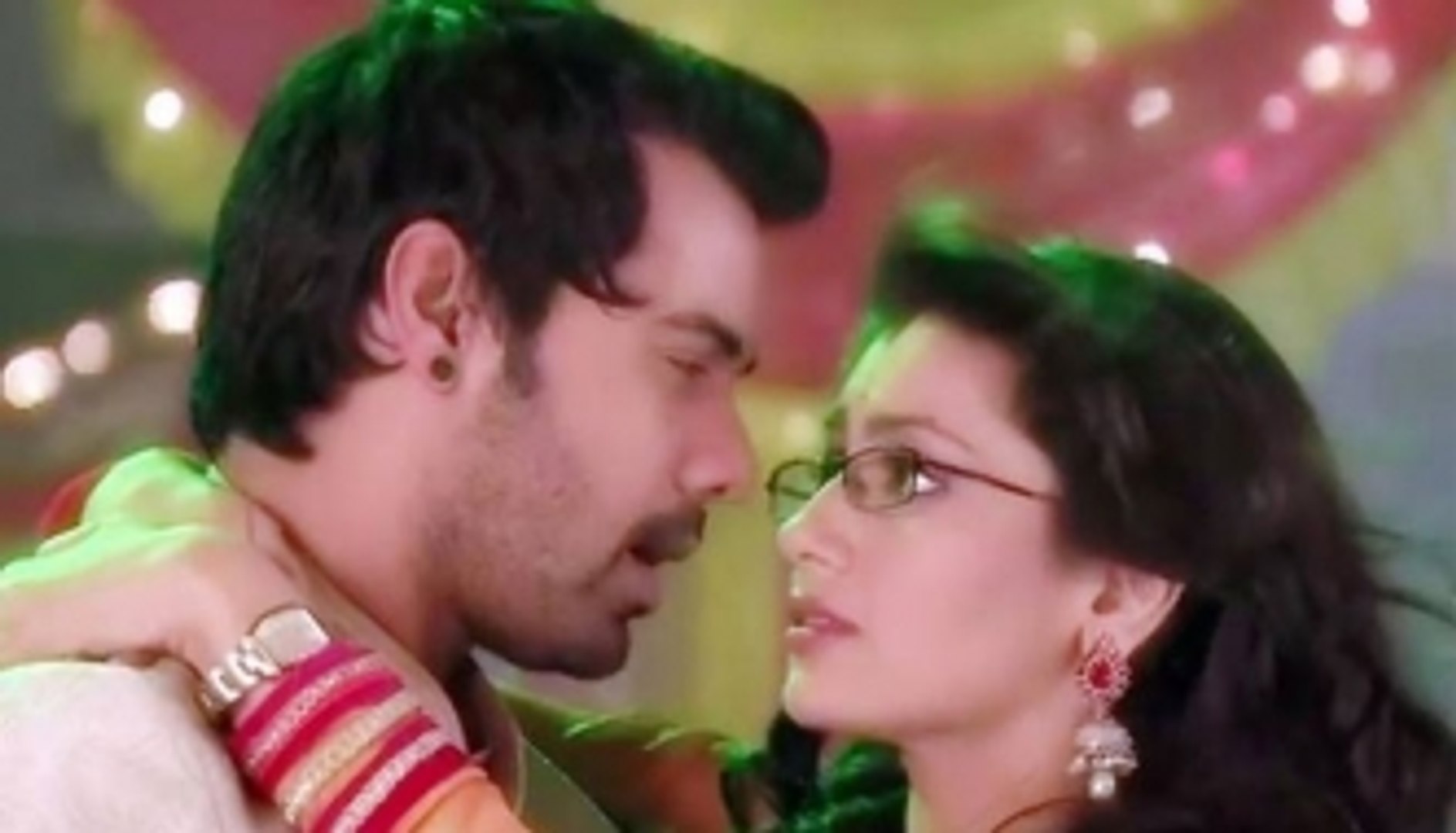 OMG Pragya Abhi come close in Kumkum Bhagya