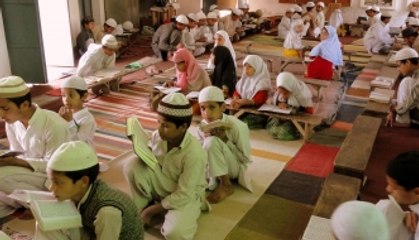 Bangladeshi instructors indoctrinating young Muslims!