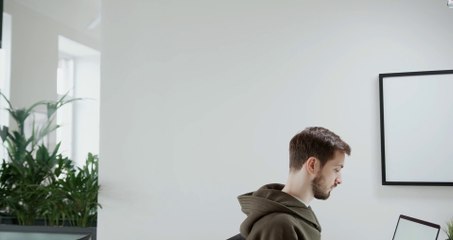 HOW SUCCESSFUL PEOPLE THINK - Motivational Video