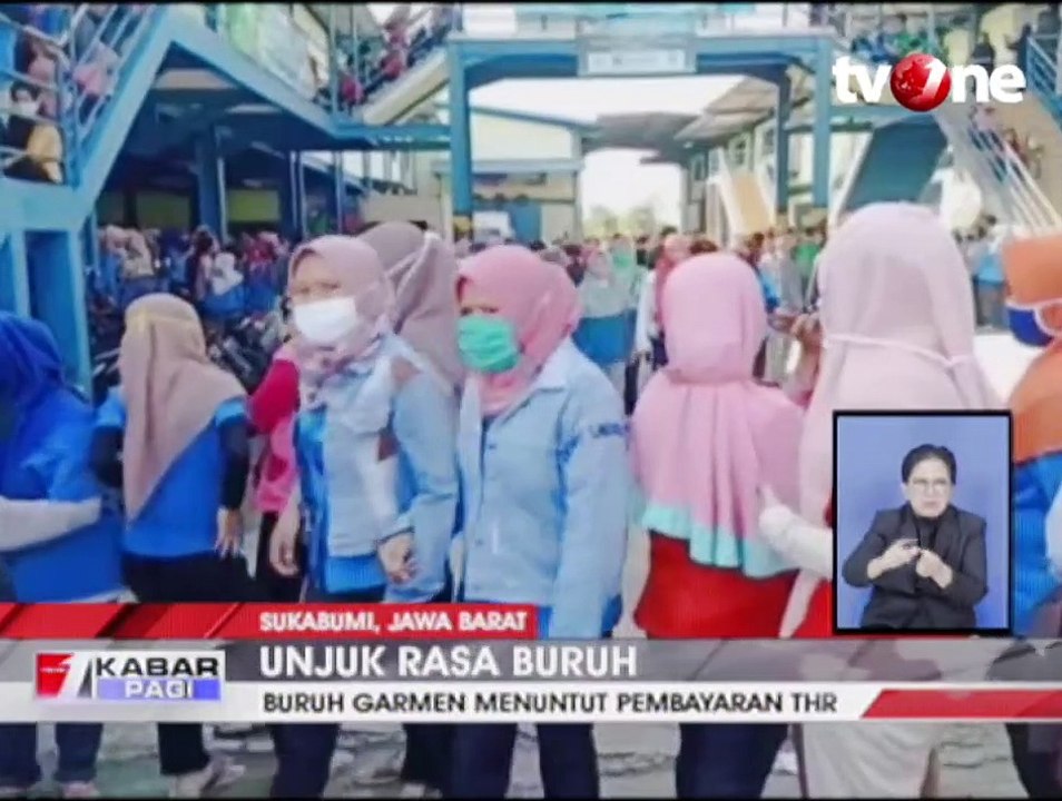 Tuntut Pembayaran THR, Buruh Bakar Petasan