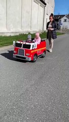 Gigantisk Elektrisk Brannbil - Deluxe (plass til to barn) | Villakids