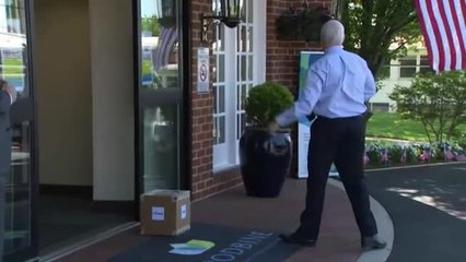 El vicepresidente Mike Pence en cuarentena, después de que una de sus secretarias haya dado positivo